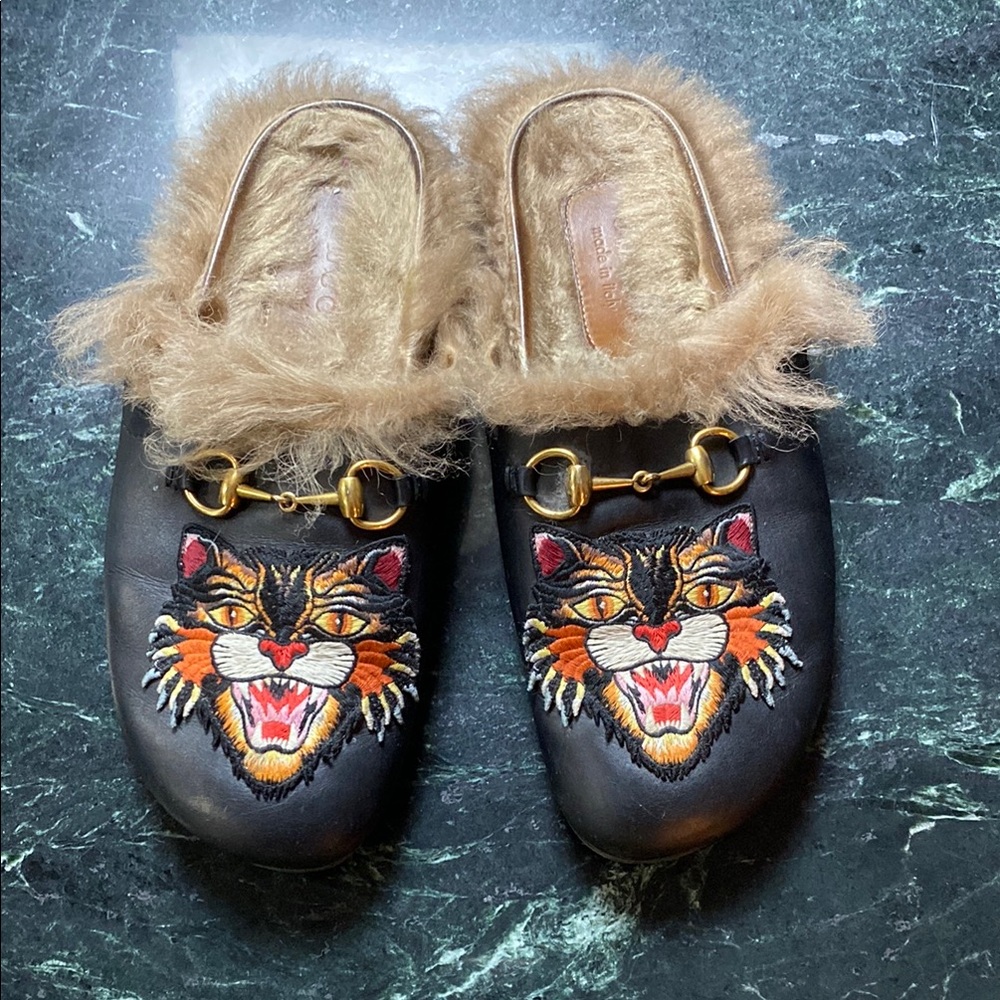 Embroidered Gucci Cat Leather Fur-Lined Slide - Black with Tan Fur